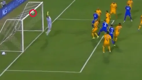 ¡Casi, Cruz Azul! Guzmán y el travesaño salvaron a Tigres de movida