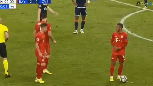 No podemos parar de verla: la asistencia sin ver de Thiago Alcántara ¡de tiro libre!