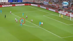 Cuatro minutos después del gol de Kane, Moura probó de lejos y puso el 2 a 0 para el Tottenham