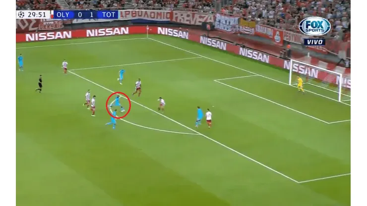 Cuatro minutos después del gol de Kane, Moura probó de lejos y puso el 2 a 0 para el Tottenham