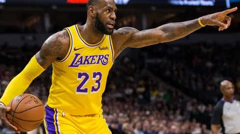 LeBron James le rindió un sentido homenaje a una leyenda de Los Ángeles con la camiseta más increíble
