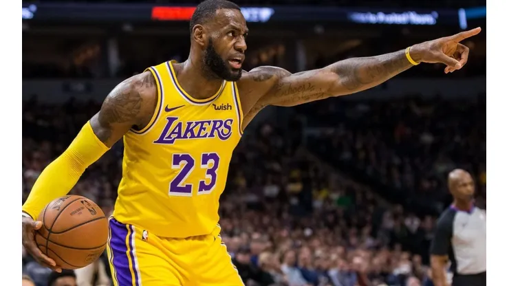 LeBron James le rindió un sentido homenaje a una leyenda de Los Ángeles con la camiseta más increíble