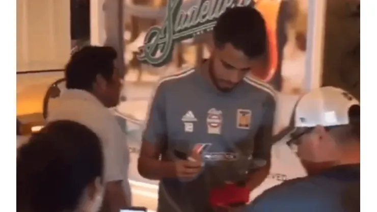 Los fanáticos de Tigres llenaron el hotel en busca de fotos y autógrafos