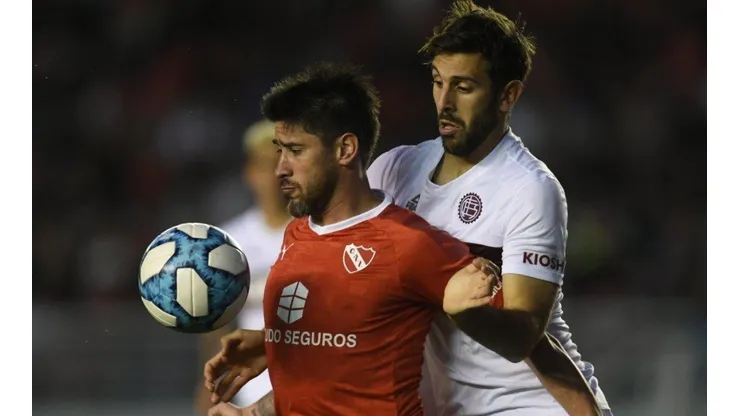 Pablo Pérez en el partido ante Lanús.