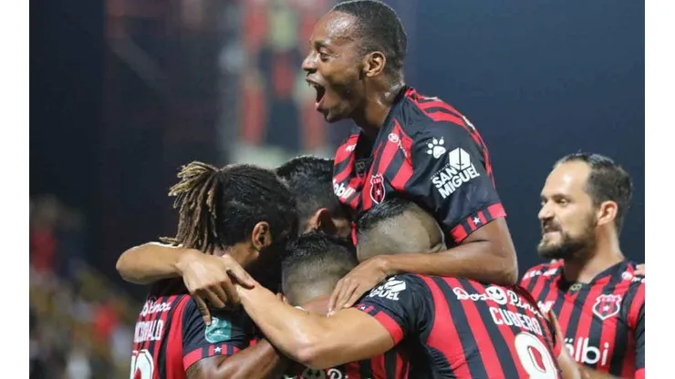 Alajuelense quiere seguir en lo más alto