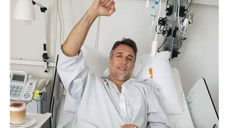 Un crack: Batistuta metió posteo en Instagram tras su operación de tobillo