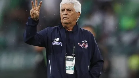Julio Comesaña, entrenador de Junior.