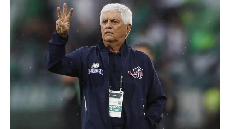 Julio Comesaña, entrenador de Junior.