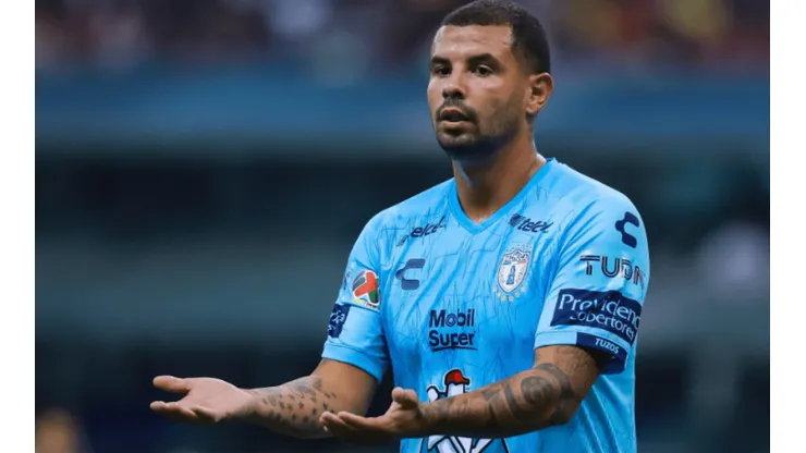Insólito blopper de Edwin Cardona: marcó gol, pero casi se lesiona en la celebración