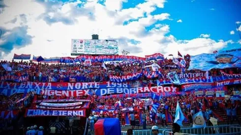 Agresiva pancarta del DIM obligó a al árbitro a detener el partido contra Envigado