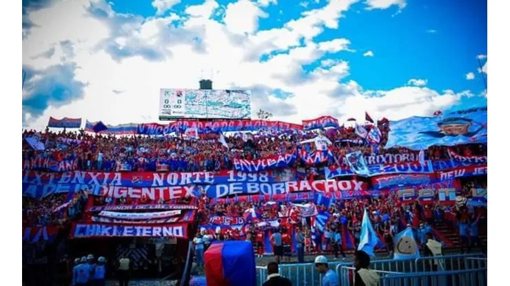 Agresiva pancarta del DIM obligó a al árbitro a detener el partido contra Envigado
