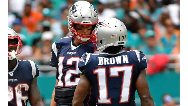 Tom Brady reaccionó al impresionante debut de Antonio Brown e ilusionó a los Patriots