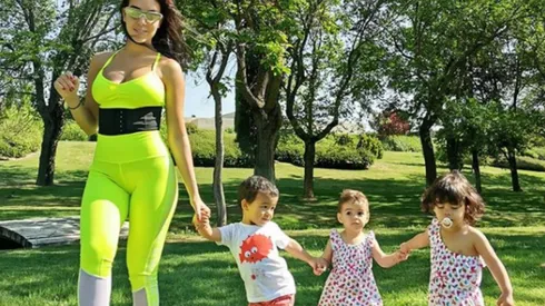 Georgina Rodríguez se armó una súper bicicleta para pasear a sus bebés