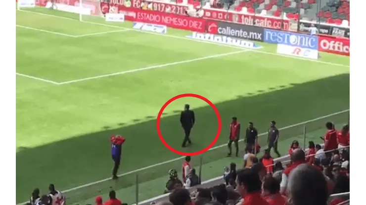 La Volpe se fue abucheado del Nemesio Diez