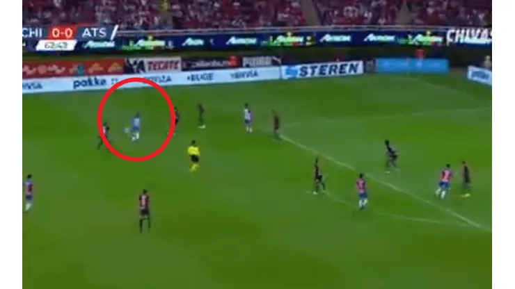Un animal: Alexis Vega le pegó desde su casa y marcó el gol de la fecha para darle la ventaja al Atlas