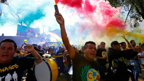 La afición de América calentó el Clásico con otra bandera contra Pumas