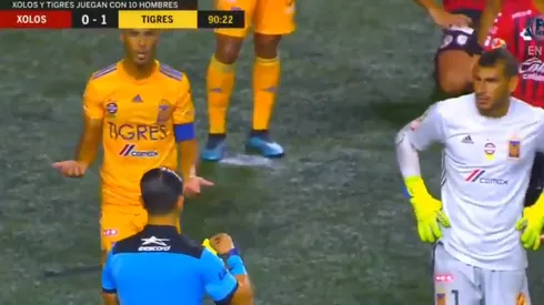 Patón Guzmán explotó contra el árbitro por el penal que le cobraron ante Tijuana