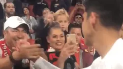 Enorme gesto de Edson Álvarez: le regaló su playera a unos aficionados mexicanos