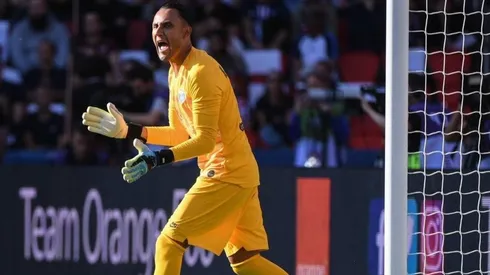 Keylor Navas en el arco de PSG.
