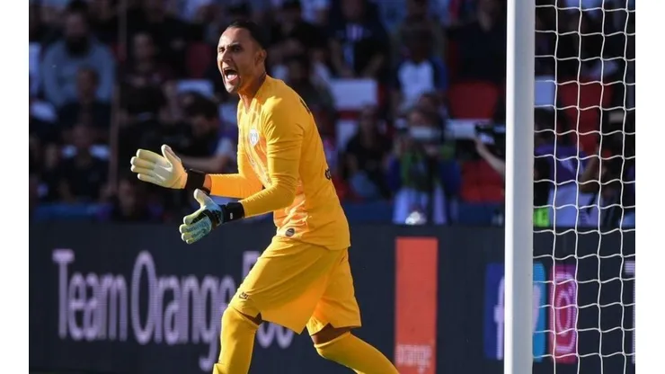 Keylor Navas en el arco de PSG.
