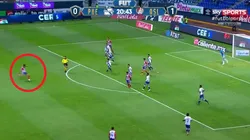 Junior Benítez remató desde fuera del área para marcar un verdadero golazo