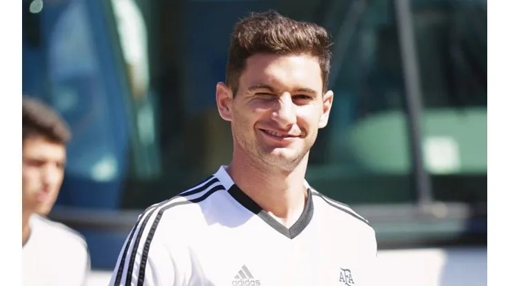 Alario hizo de modelo en Instagram y los jugadores de la selección le comentaron de todo
