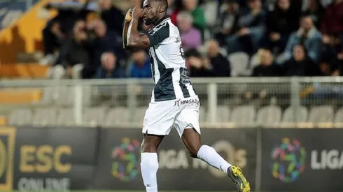 Jackson Martínez jugando para Portimonense.
