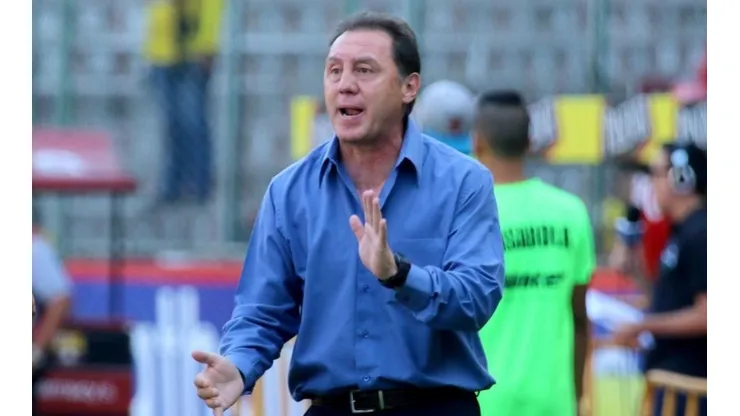 Álex Aguinaga, ícono histórico del fútbol ecuatoriano.