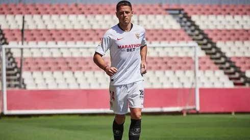Un ex compañero de Chicharito Hernández le deseó mala suerte en su debut en Sevilla