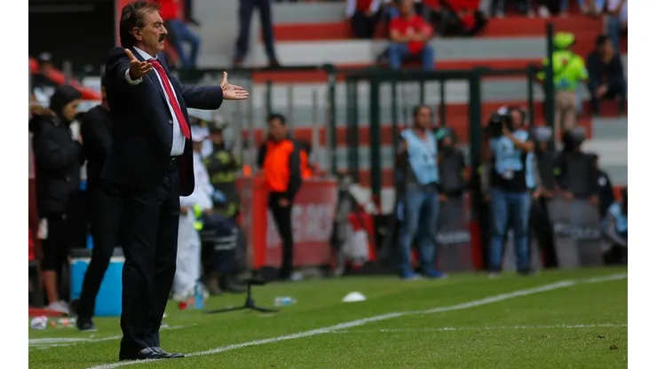 La Volpe atacó a los que critican a los jugadores de Toluca
