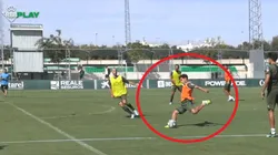 El misil de Lainez para marcar un golazo en la práctica del Betis
