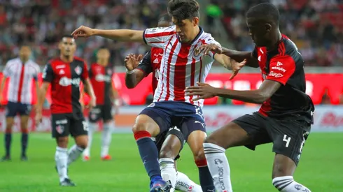 La increíble historia del zaguero Segura: de casi dejar el fútbol y ser portero a jugar un Clásico Tapatío