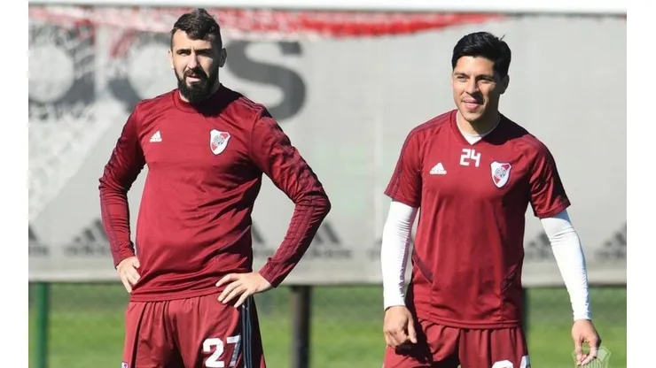 Enzo Pérez descubrió un GIF de Pratto, lo subió a una historia y se estalló de la risa