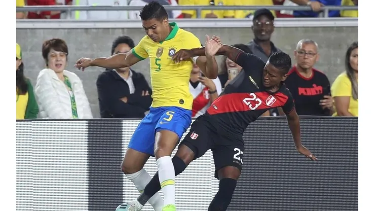 Aquino tuvo un duelo con Casemiro, jugador del Real Madrid.