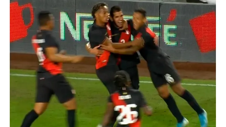 Perú aguantó a Brasil y lo ganó sobre el final de un cabezazo de Abram