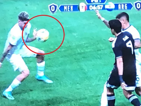 De Paul la tocó con la mano y el árbitro ignoró un penal para México