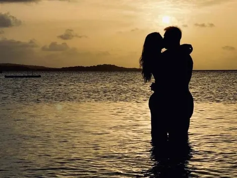 Antonela Roccuzzo se puso un conjuntito a rayas, subió foto a Instagram y la mujer de Suárez la elogió