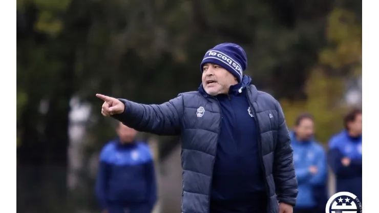 Llegó el posteo de Maradona en su primer entrenamiento con Gimnasia