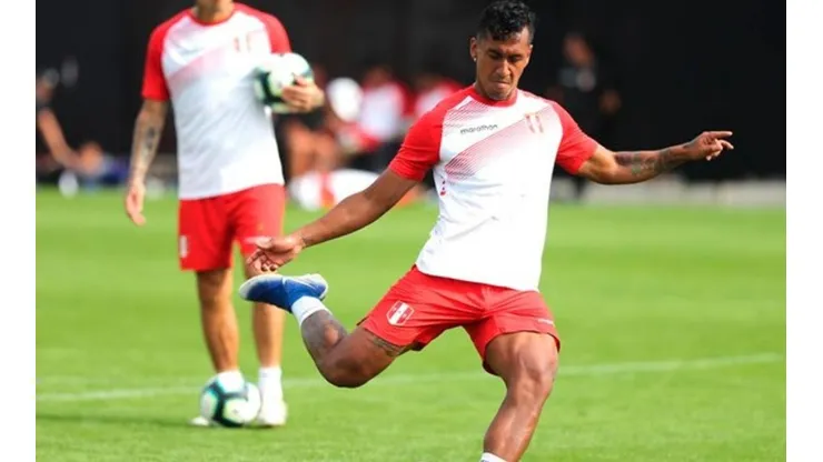 Tapia viene siendo titular en la Eredivisie de Holanda.