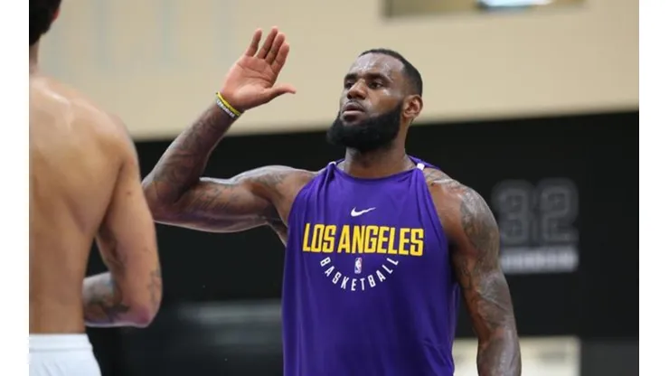 No para: LeBron James se filmó entrenando en su yate privado y es una locura