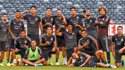 ¡El vestuario de México hipnotizado con WhatsApp!