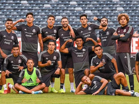 ¡El vestuario de México hipnotizado con WhatsApp!