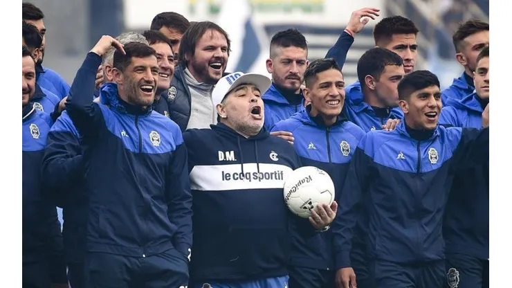 Diego Maradona junto a su nuevo grupo.