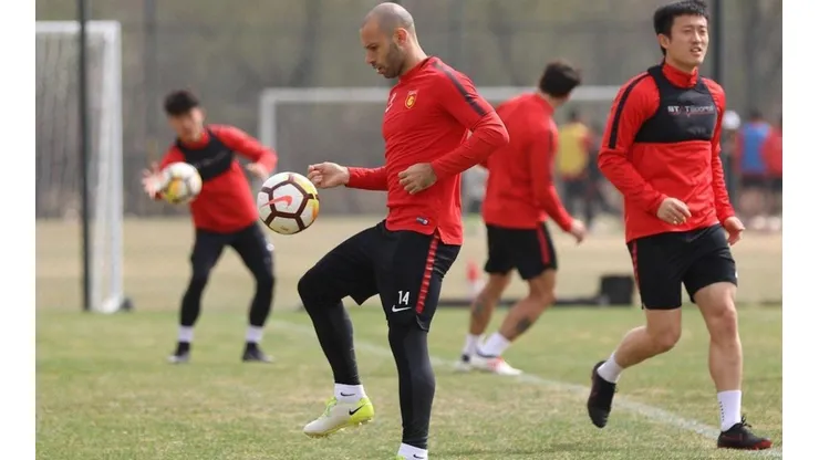 Javier Mascherano entrenando en Hebei Fortune.