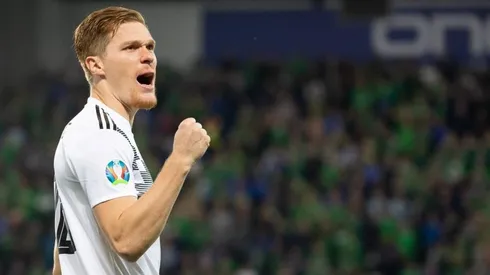 El festejo de gol de Marcel Halstenberg.