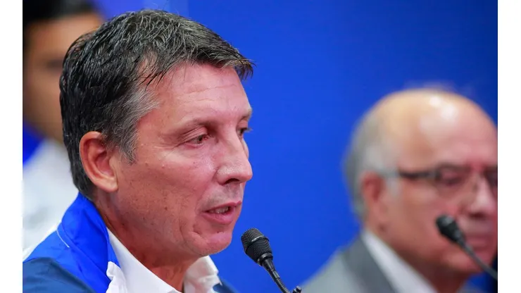 El motivo que retrasaría el debut de Robert Siboldi