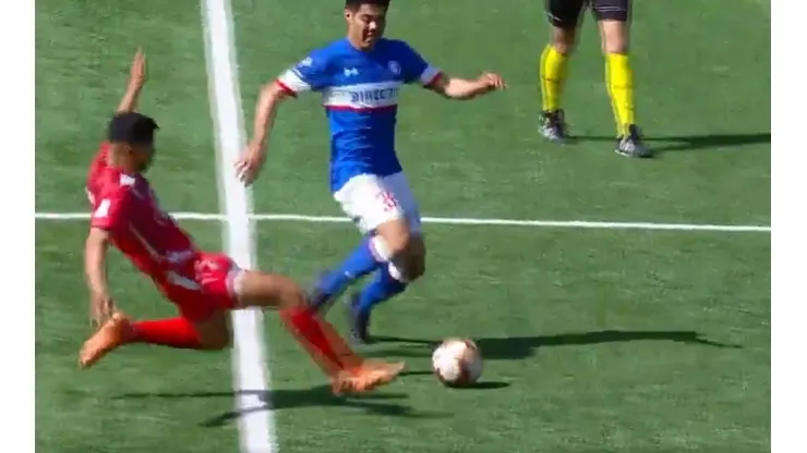 La dura entrada de Laba a Silva.