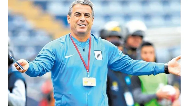 Bengoechea dirigió a la Selección Peruana después de Markarián.