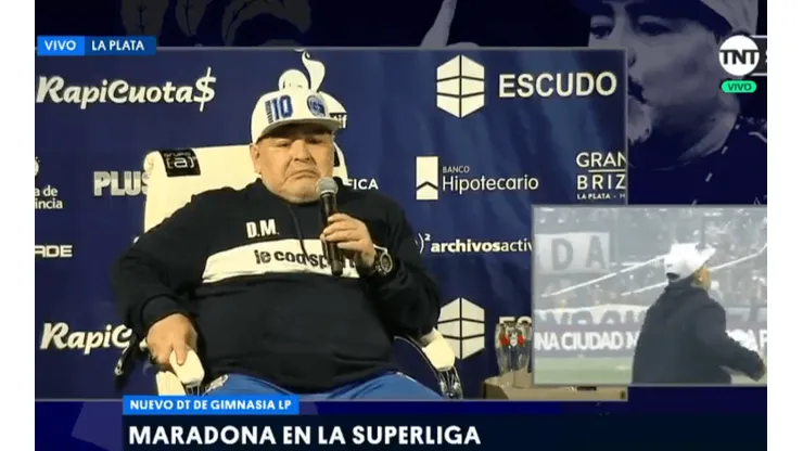 Maradona se hizo un tiempo para hablar de Messi: "Yo agarré al mejor, se los pasaba de a cinco"