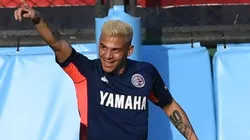 Lucas Vera festejando su tanto.